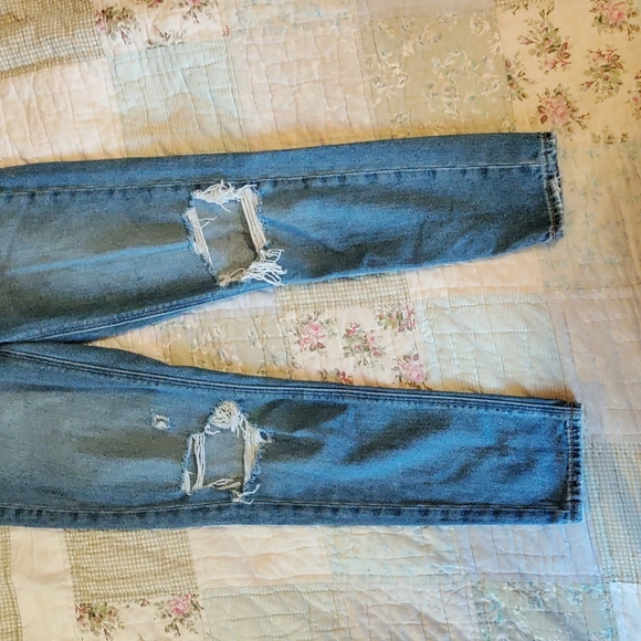 Medium Dark Wash American Eagle Jeans - Picture 2 of 7